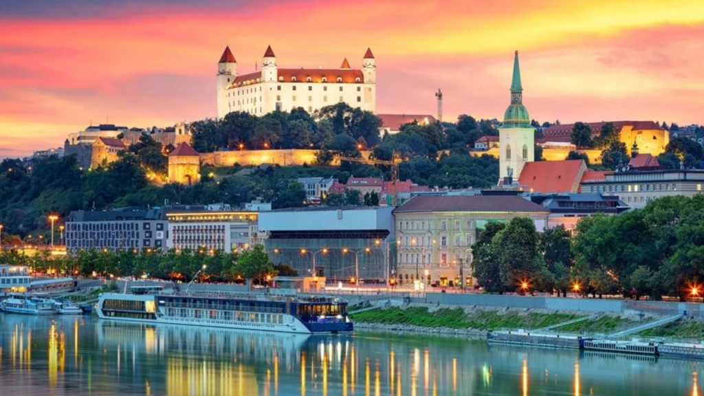Orta Avrupa'nın Altın Üçgeni: Cesky Krumlov & Bratislava Turları Dahil / Türk Hava Yolları ile / 7 Gece Konaklamalı (Sömestr Özel 2027) / İstanbul Çıkışlı