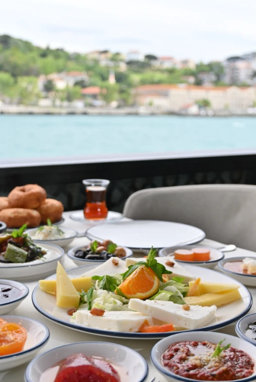 Croisière sur le Bosphore avec KAHVALTI TURC