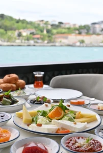 Croisière sur le Bosphore avec KAHVALTI TURC