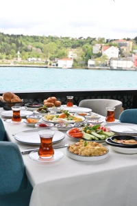 Croisière sur le Bosphore avec KAHVALTI TURC