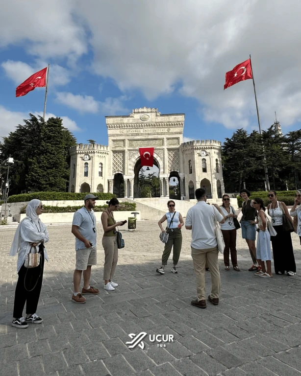 Ahmet Gülmez ile Kapalı Çarşı ve Çatıları Turu