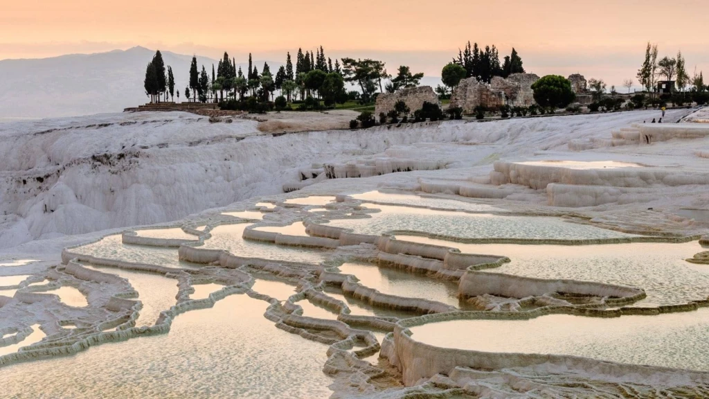 29 Ekim Özel Salda Gölü, Pamukkale, Kısık Kanyonu, Kaklık Mağarası, Çeşme & Alaçatı Turu / 2 Gece Konaklamalı / İstanbul Çıkışlı