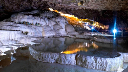29 Ekim Özel Salda Gölü, Pamukkale, Kısık Kanyonu, Kaklık Mağarası, Çeşme & Alaçatı Turu / 2 Gece Ko...