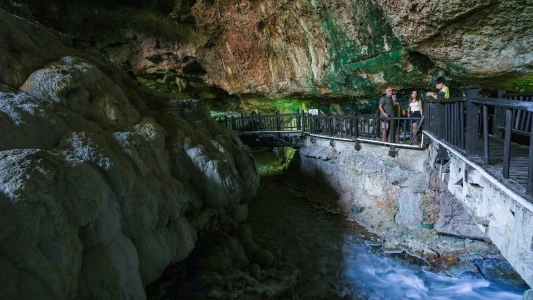 29 Ekim Özel Salda Gölü, Pamukkale, Kısık Kanyonu, Kaklık Mağarası, Çeşme & Alaçatı Turu / 2 Gece Ko...