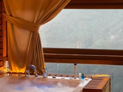 102 No'lu Şömineli Jakuzili Balayı Bungalovu