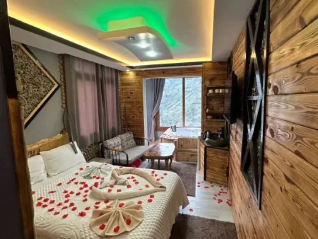 201 No – Jakuzili Butik Balayı Paketi (Romantik Konaklama)