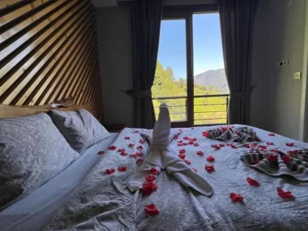 303 No – King Suit Balayı Odası (Jakuzili, Panoramik Manzara)