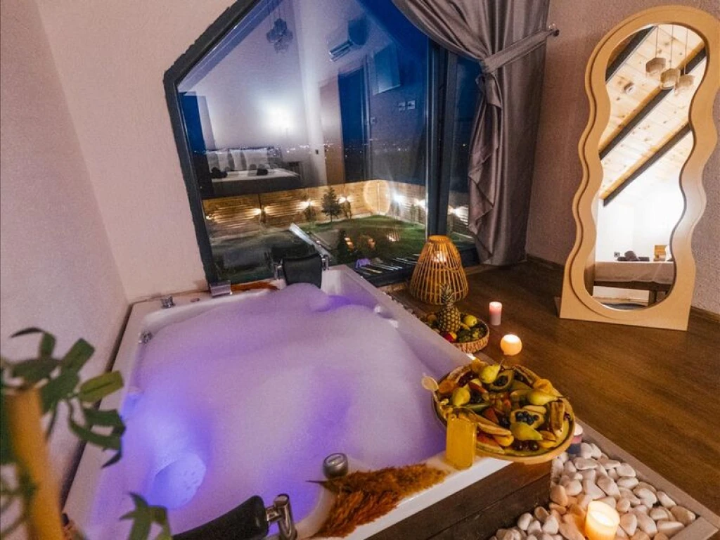 Göl Manzaralı Isıtmalı Havuzlu Villa