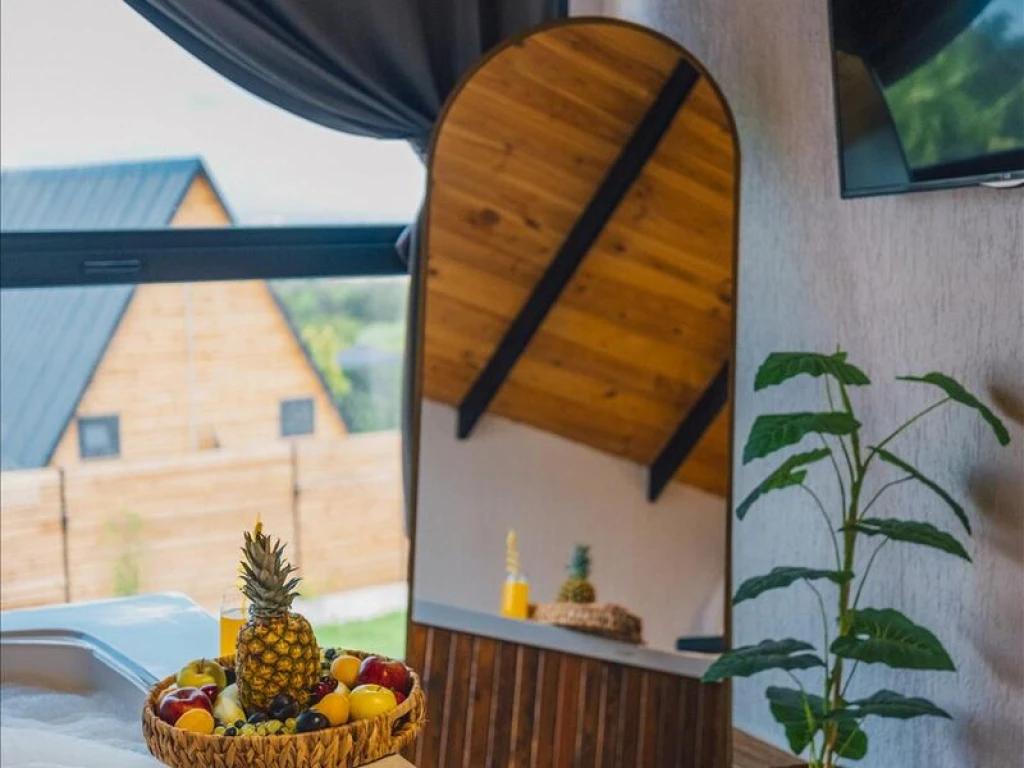 Göl Manzaralı Isıtmalı Havuzlu Villa