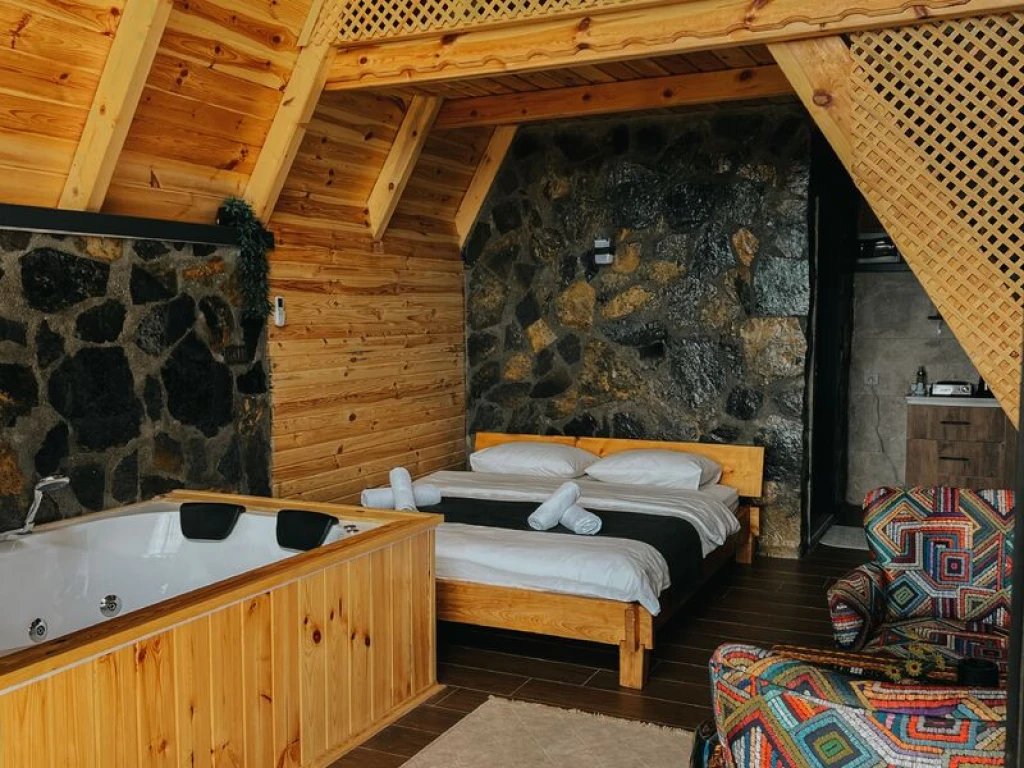 Havuzlu, Doğa ve Deniz Manzaralı Muhafazakâr Bungalov