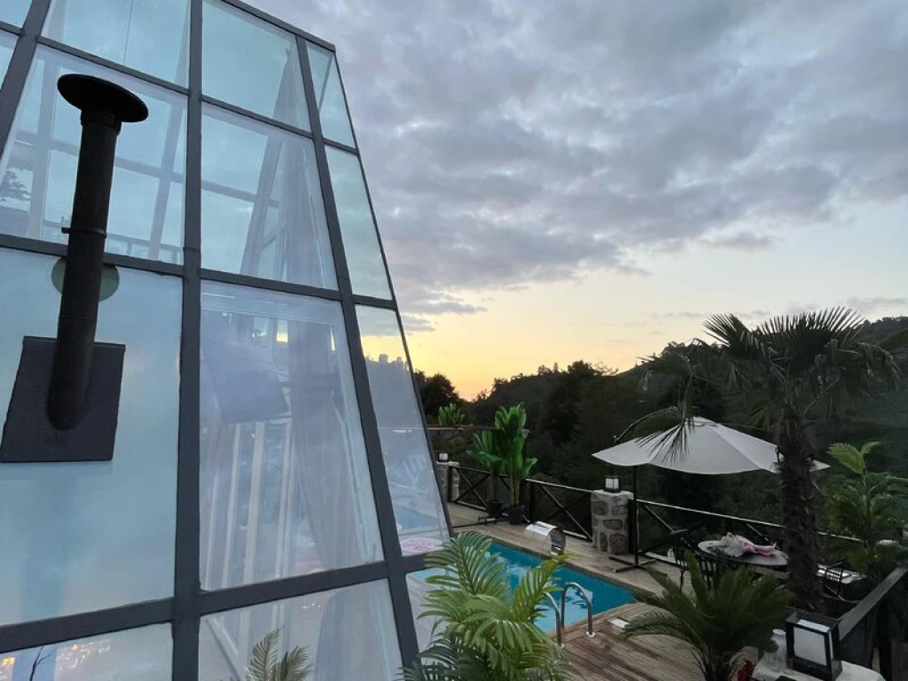 Isıtmalı Havuzlu Muhafazakar Bungalov ve Jakuzili Tiny House