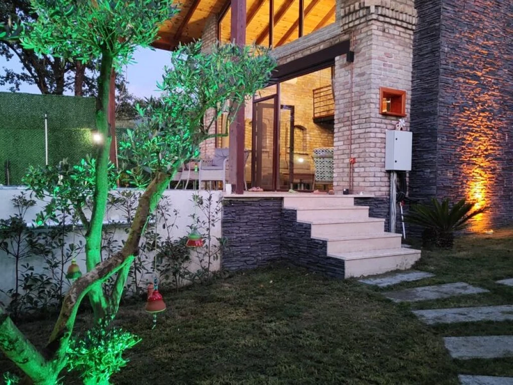 Isıtmalı Havuzlu Taş Ev