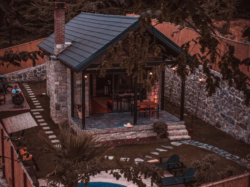Isıtmalı Havuzlu Taş Ev