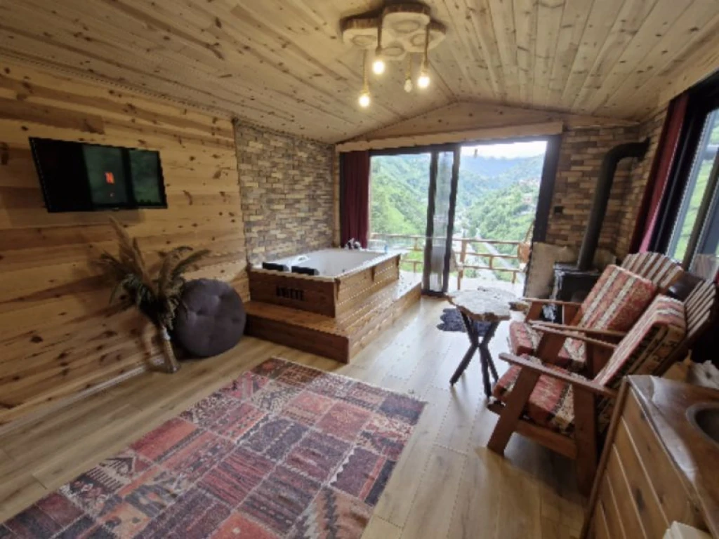 Jakuzili Vadi Manzaralı Dağ Evi