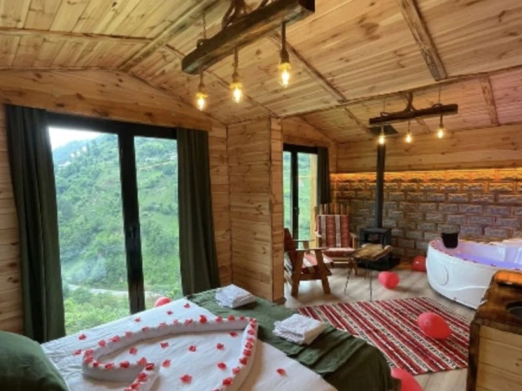 Jakuzili Vadi Manzaralı Dağ Evi