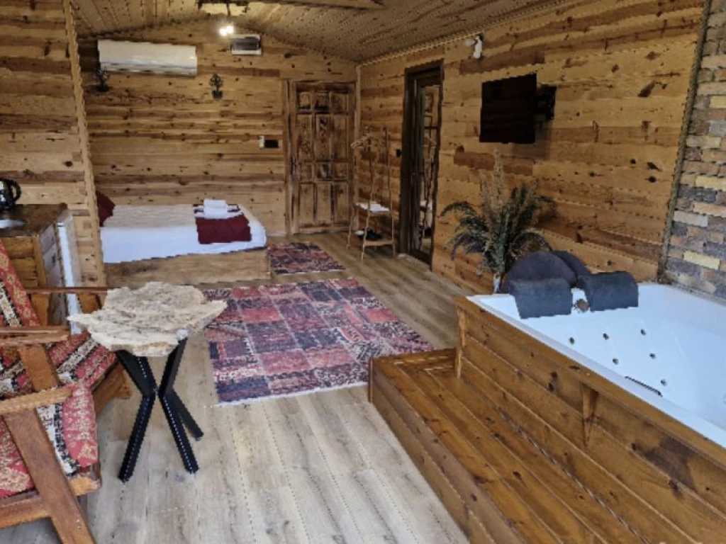 Jakuzili Vadi Manzaralı Dağ Evi