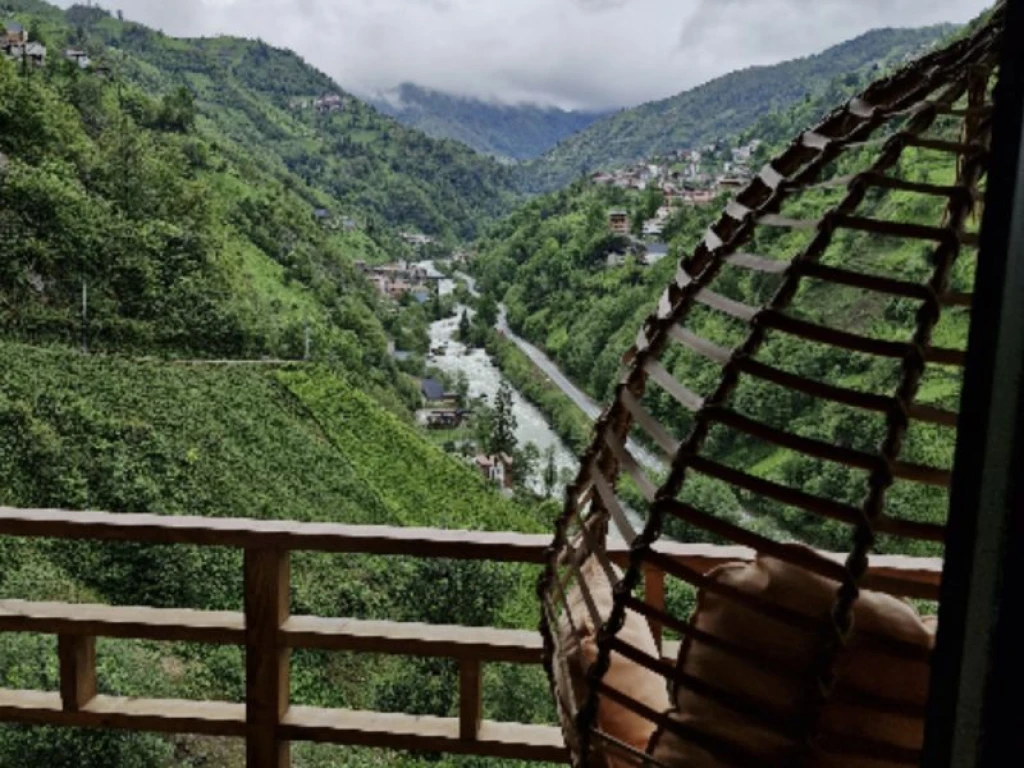 Jakuzili Vadi Manzaralı Dağ Evi