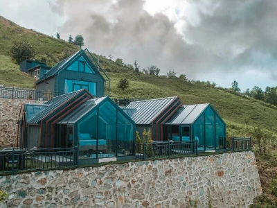 Jakuzili ve Cam Tavanlı Bungalovlar