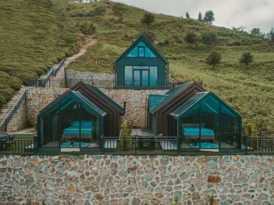 Jakuzili ve Cam Tavanlı Bungalovlar