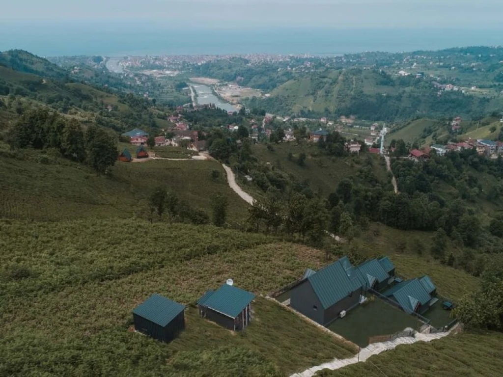 Jakuzili ve Cam Tavanlı Bungalovlar