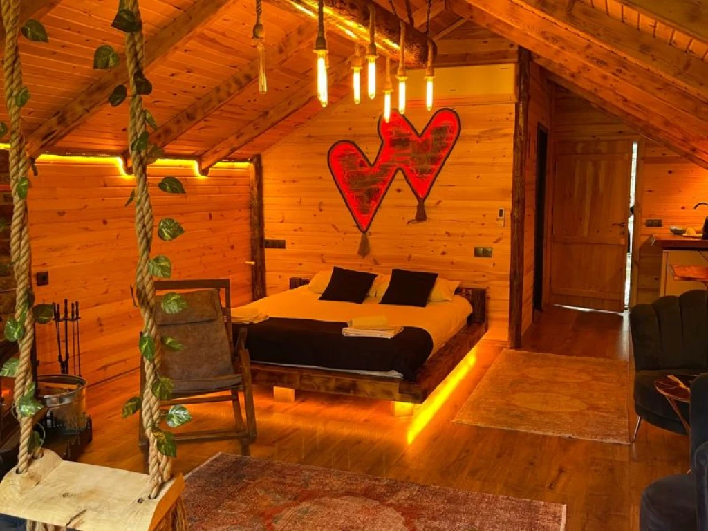 Love Jakuzili Salıncaklı Bungalov