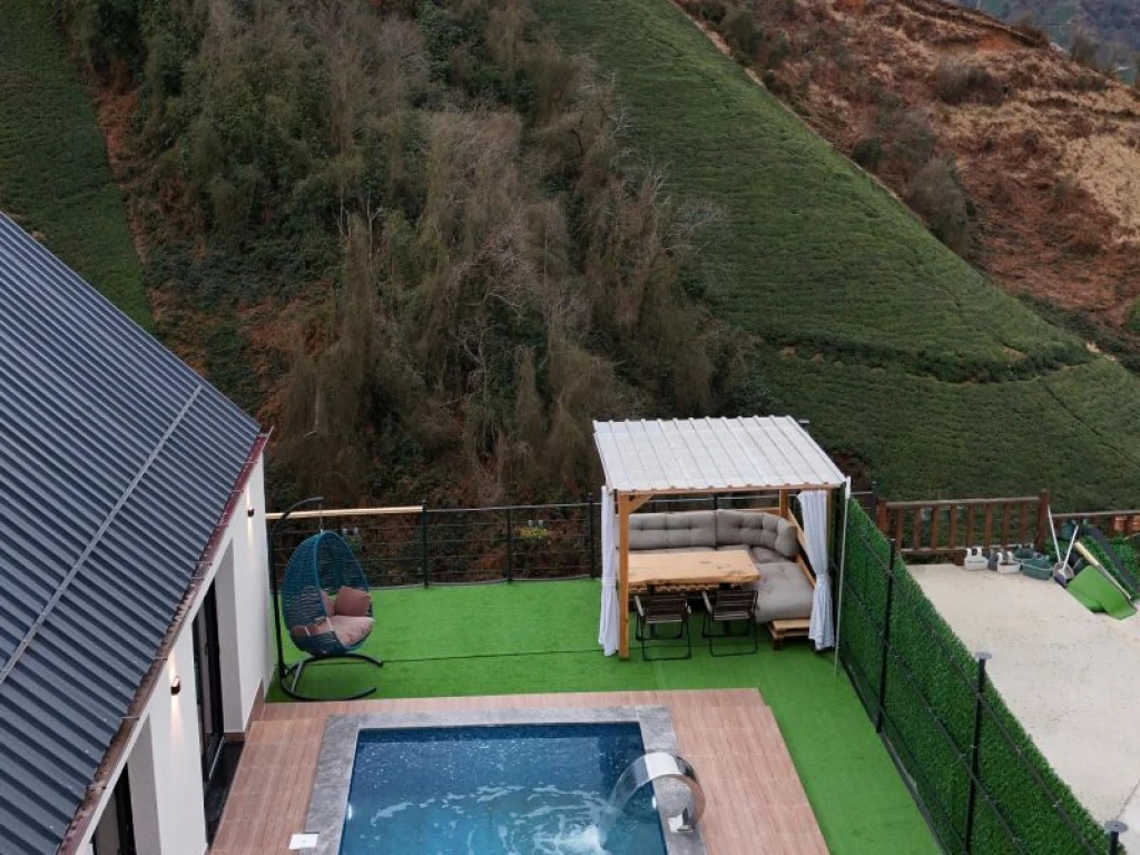 Muhafazakar Havuzlu Garden Bungalov