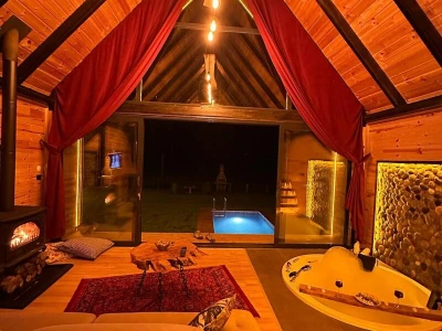 Muhafazakar Havuzlu Jakuzili Bungalov