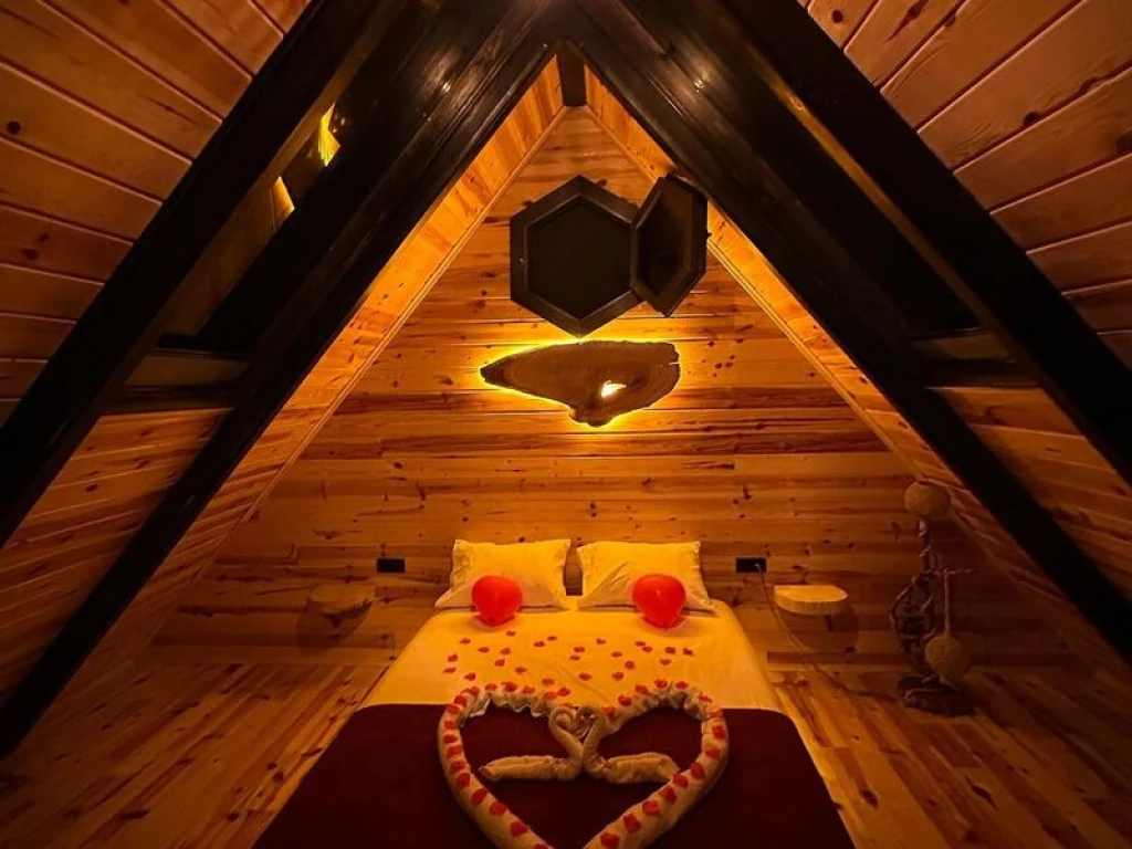 Muhafazakar Havuzlu Jakuzili Bungalov