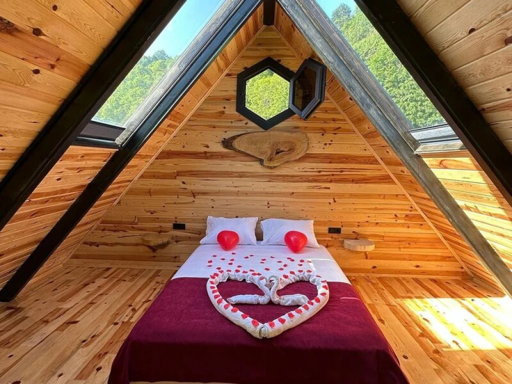 Muhafazakar Havuzlu Jakuzili Bungalov
