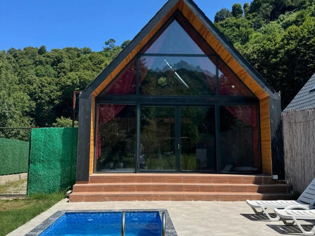 Muhafazakar Havuzlu Jakuzili Bungalov