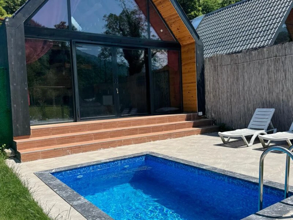 Muhafazakar Havuzlu Jakuzili Bungalov