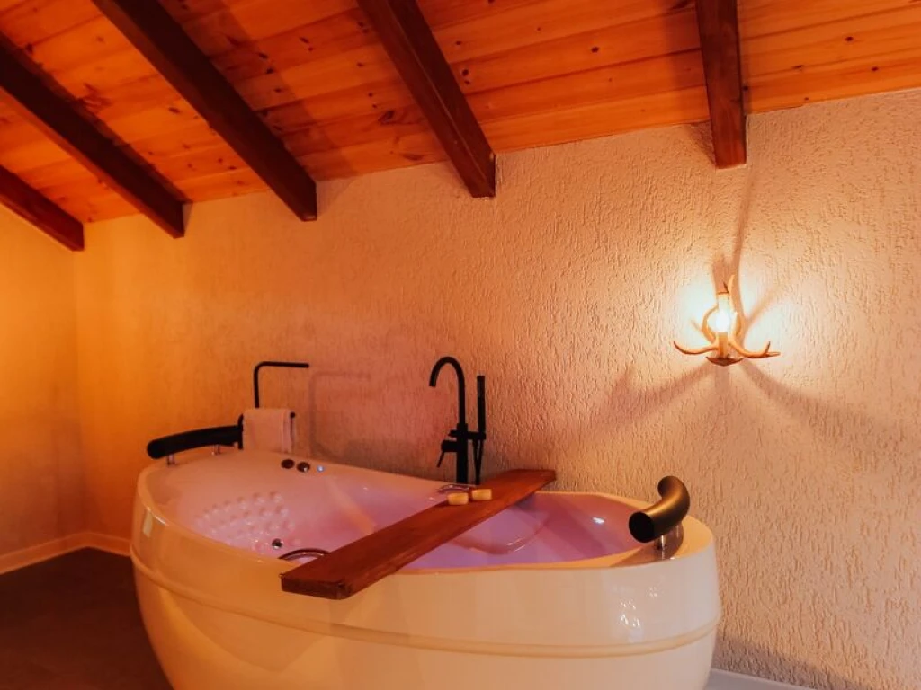 Özel Havuzlu Ayna Korunaklı Jakuzili Bungalov Villa