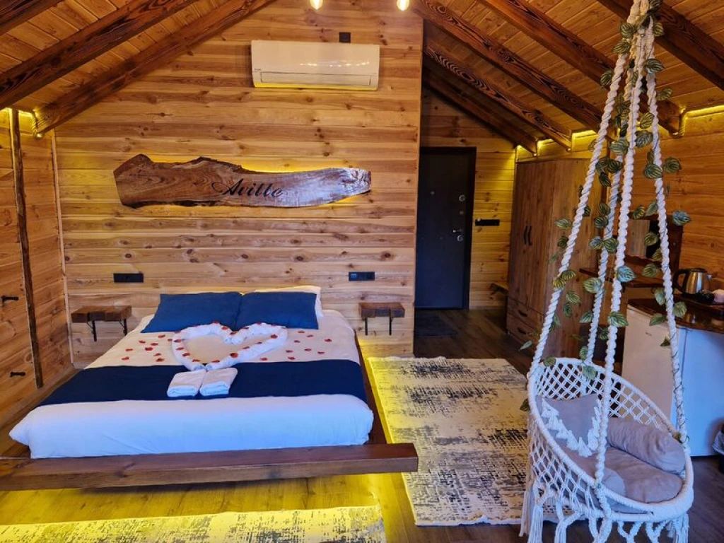 Queen Suit Jakuzili Balayı Bungalovu