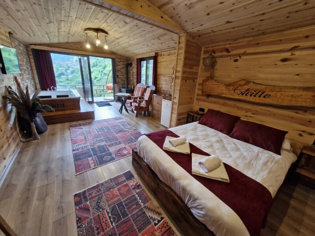 Queen Suit Jakuzili Balayı Bungalovu