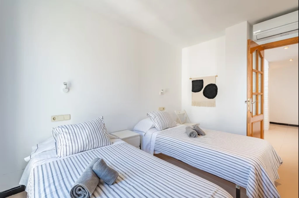 Can Marineta with Sea View and Rooftop Terrace & 3 Bathrooms