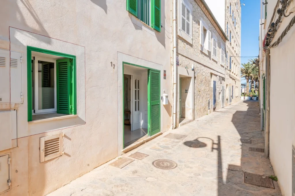 Can Marineta with Sea View and Rooftop Terrace & 3 Bathrooms