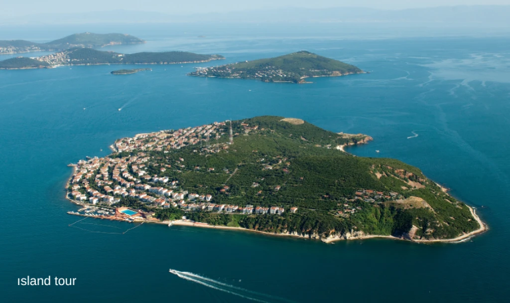 Istanbul Princes' Islands Tour: Büyükada & Kınalıada