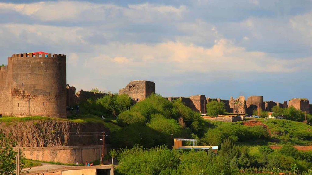Uçaklı İkonik Doğu Anadolu & Nahçıvan Turu / 4 Gece Konaklamalı / Ankara Çıkışlı / Kasım Ara Tatil Özel