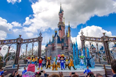 İzmir Çıkışlı Ara Tatile Ve Sömestr Özel Kültür ve Eğlence Rotası Paris & Disneyland Turu