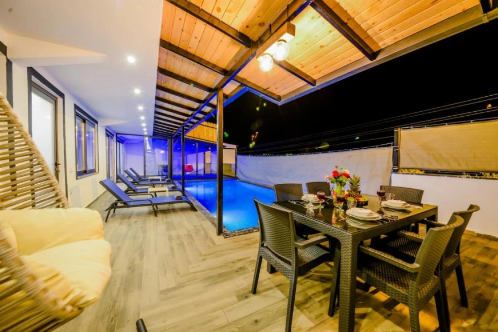 KALKAN 2 YATAK ODALI ISITMALI HAVUZLU VİLLA