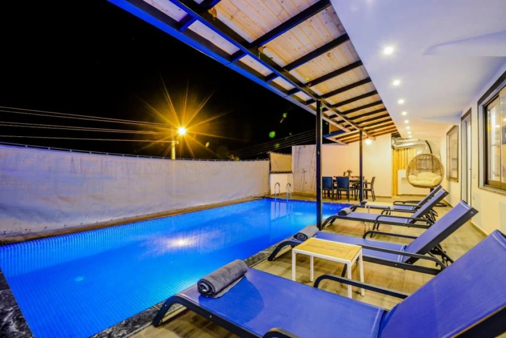 KALKAN 2 YATAK ODALI ISITMALI HAVUZLU VİLLA