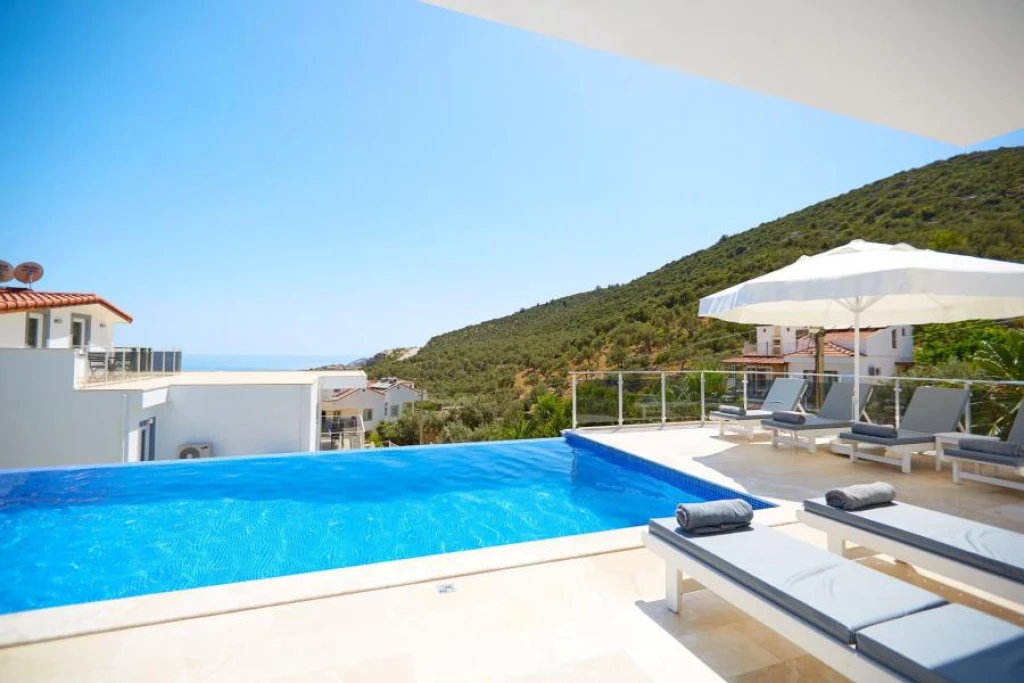 5 Yatak Odalı Havuzlu Villa - Kalkan TT68