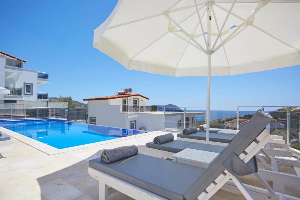 5 Yatak Odalı Havuzlu Villa - Kalkan TT68