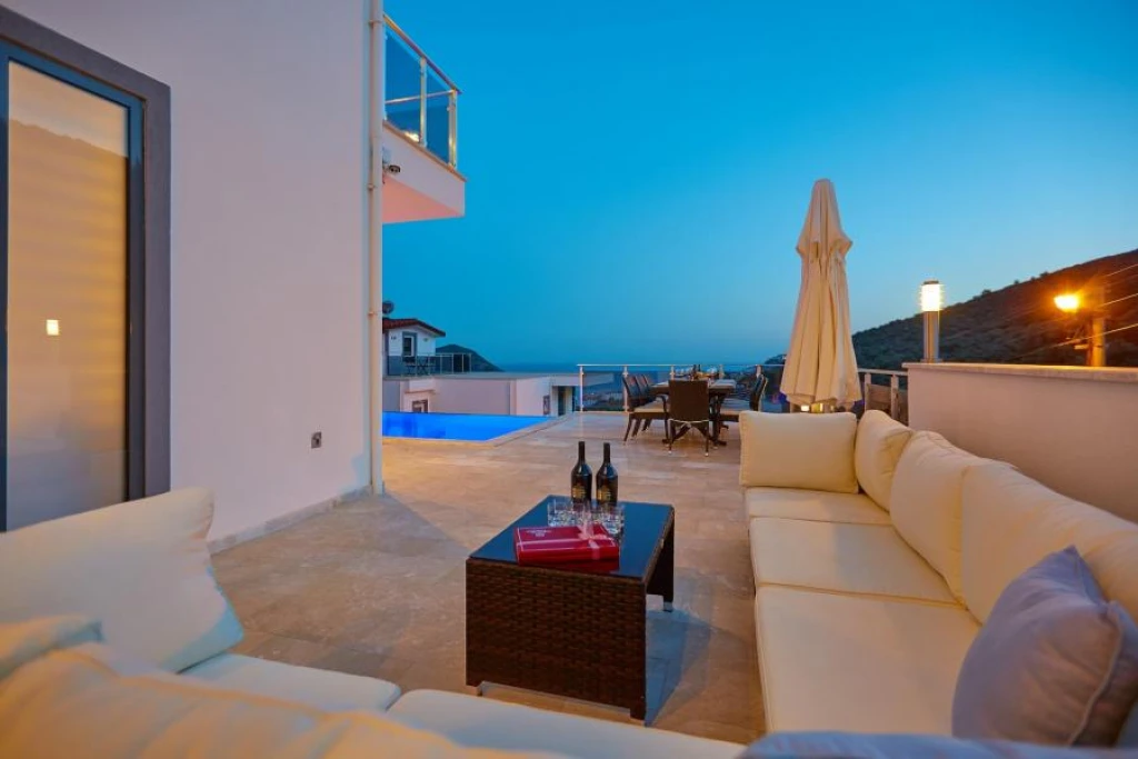 5 Yatak Odalı Havuzlu Villa - Kalkan TT68