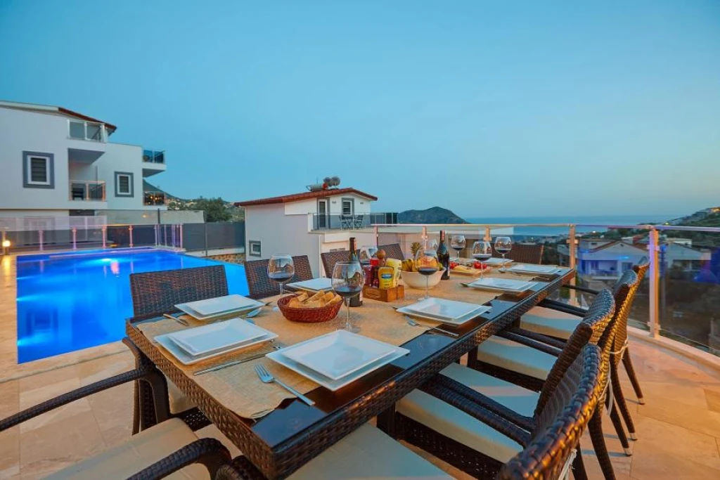 5 Yatak Odalı Havuzlu Villa - Kalkan TT68