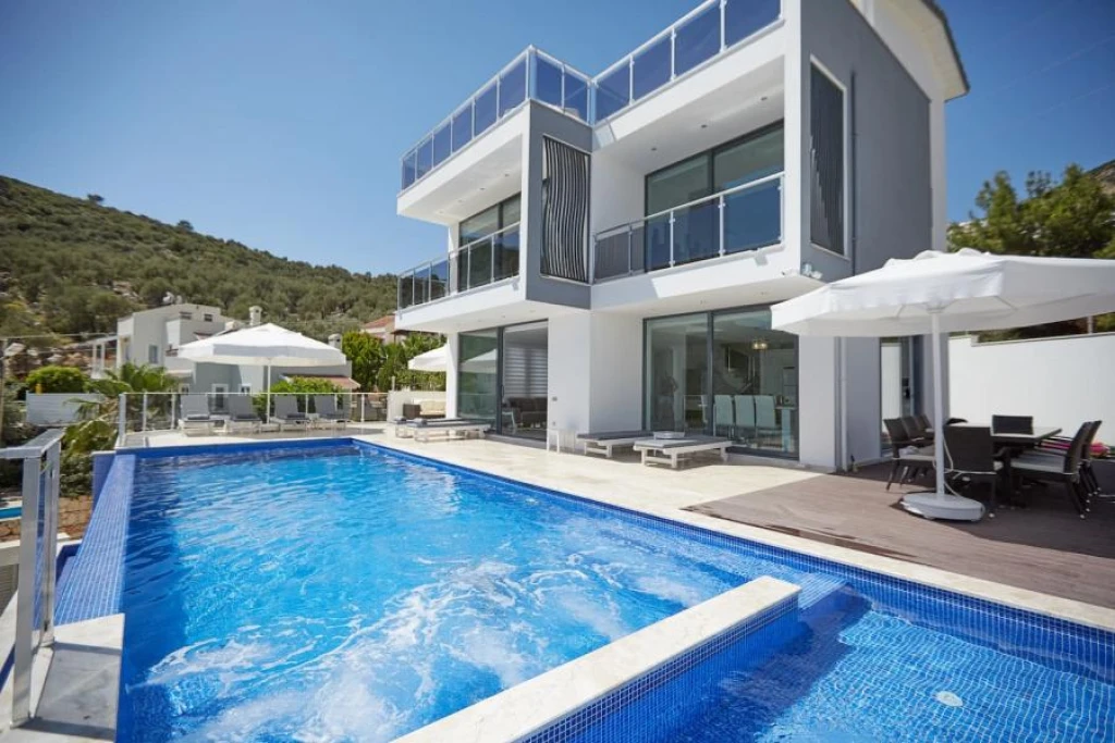5 Yatak Odalı Havuzlu Villa - Kalkan TT68