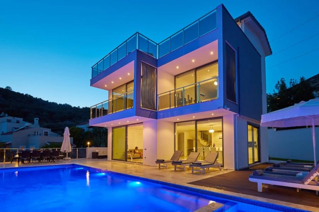 5 Yatak Odalı Havuzlu Villa - Kalkan TT68