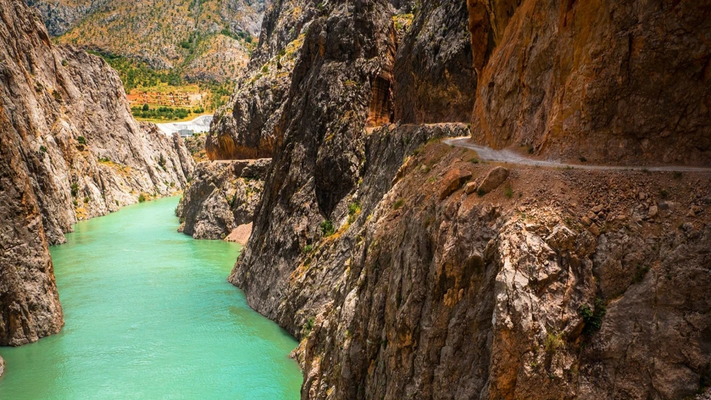 29 Ekim Özel Uçaklı Van, Tatvan, Kemaliye, Elazığ Ve Erzincan Turu / 3 Gece Otel Konaklamalı / İstanbul Çıkışlı