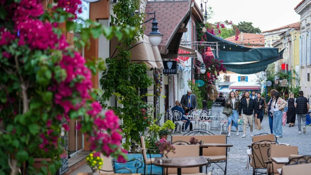 Karaburun Nergis Çiçeği Festivali Turu 1 Gece Otel Konaklamalı