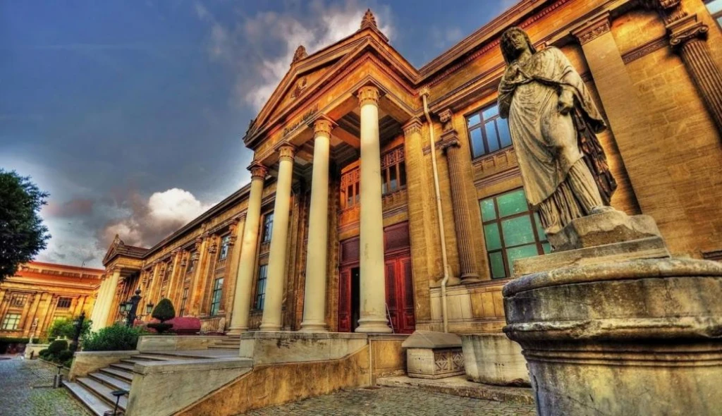 İST -> Arkeoloji Müzesi; İstanbul’da Turist Olmak | İntoku Travel